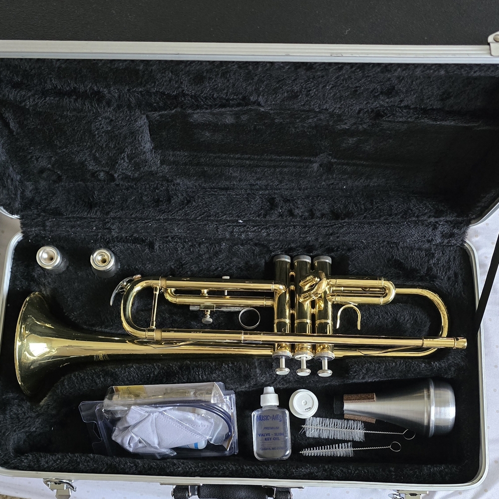 Gold Bb (B-Flat) Trumpet with Case and Accessories